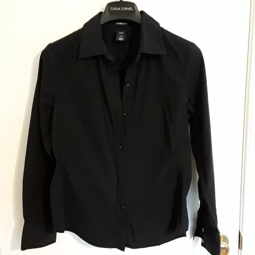 Black buttondown long sleeve shirt